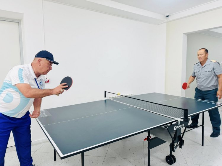 ҮСТЕЛ ТЕННИСІ