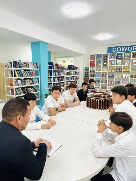 «ӘКЕМЕН БІР КҮН» ДӨҢГЕЛЕК ҮСТЕЛ