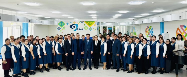 РЕФЕРЕНДУМ-2026: ШЫМКЕНТТЕ ҰСТАЗДАР ҚАУЫМЫМЕН ЖАҢА КОНСТИТУЦИЯ ЖОБАСЫ ТАЛҚЫЛАНДЫ.